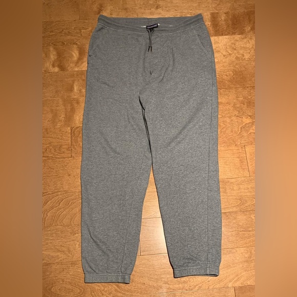 Patagonia sweats - Picture 2 of 3